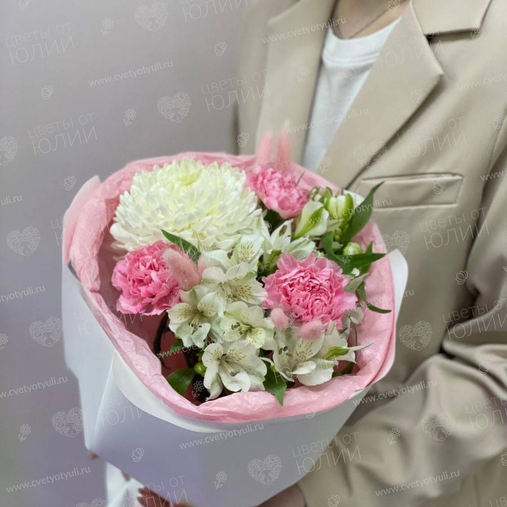 Сборный букет с одноголовой хризантемой "Нежное лето"