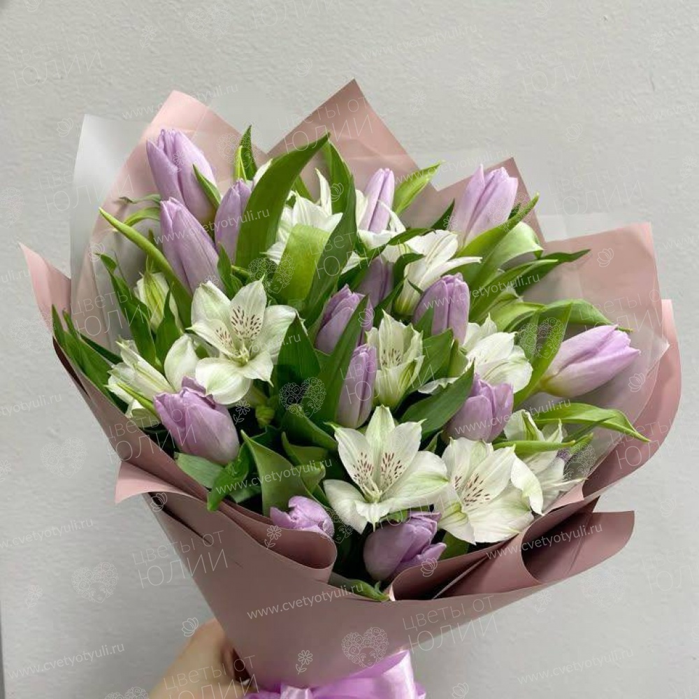 Букет «Лавандовый рассвет» с тюльпанами и альстромериями