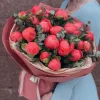 Букет «Коралловый прибой» из 19 коралловых пионов с эвкалиптом