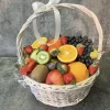 Корзина «Фруктовый калейдоскоп» с апельсинами, клубникой, киви и виноградом