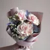 Букет «Пудровый комплимент» с французскими розами и хамелациумом