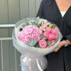 Букет «Пудровый сад» с гортензией, кустовой розой и альстромерией
