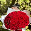 Букет «Алый триумф» из 101 красной розы (местная, 40 см)