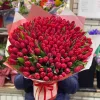 Букет из 101 красного тюльпана «Алый шторм»