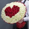 Букет «Алое сердце в снегу» из 101 красно-белой розы (местная, 50 см)