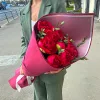 Букет «Пурпурный бархат» из 11 малиновых пионов с эвкалиптом