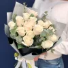 Букет «Белый атлас» из 15 белых роз с эвкалиптом (местная, 50 см)