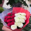 Букет из 21 красно-белой розы «Алый и снежный дуэт» (местная, 50 см)