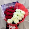 Букет из 21 красно-белой розы «Алый и снежный дуэт» (местная, 50 см)