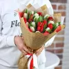Букет из 25 красно-белых тюльпанов «Красно-белый март»