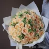 Букет «Сливочный закат» из 41 кремовой розы (местная, 50 см) с эвкалиптом