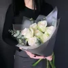 Букет «Белый фарфор эквадор» из 7 белых роз с эвкалиптом (Эквадор, 60 см)