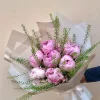 Букет «Пионовый рассвет» из 7 розовых пионов с тласпи