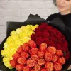 Букет «Яркий триколор» из 75 роз (жёлтые, оранжевые, красные, местная 40 см)