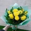 Букет «Лимонный свет» из 9 жёлтых роз с писташем (50 см)