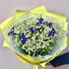 Букет «Луговой июнь» с танацетумом и ирисами