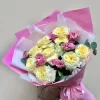Букет «Кремовый контраст» с розами и эустомой