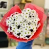 Букет «Белое сердце» из 19 белых кустовых хризантем