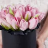 Коробка «Пудровый купол» из 25 розовых тюльпанов