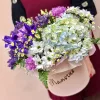Коробка «Небесный сад» с гортензией, ирисами и кустовой хризантемой