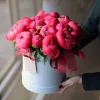 Коробка из 25 коралловых пионов