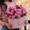 Коробка «Карамельный купол» из 51 розовой розы (местная, 40 см)