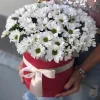 Коробка «Белый июль» с белыми кустовыми хризантемами