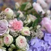 Коробка «Лавандовый купол» с гортензией, розами и ранункулюсом