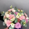 Коробка «Сиреневый бархат» с розами, гвоздиками и эустомой