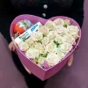 Коробка «Сладкое сердечко» с кустовыми розами и Kinder