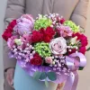 Коробка «Пионовый романс» с пионом, розами, гортензией и эустомой