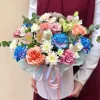 Коробка «Акварельный апрель» с розами, гвоздиками и альстромерией