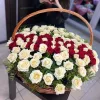 Корзина «Алый и молочный сад» из 95 красно-белых роз с писташем (местная, 40 см)