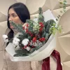 Букет «Хвойный декабрь» с елью, хлопком и ягодами иlex