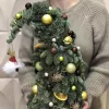 Новогодняя композиция «Золотая ёлочка» из живой хвои с шишками и игрушками