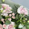 Букет «Розовый муар» с розами, кустовыми розами и эустомой