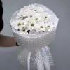 Букет из 3 белых кустовых хризантем