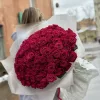Букет «Алый купол признания» из 101 красной розы (местная, 60 см)