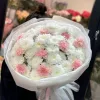 Букет «Белый муслин» с кустовыми хризантемами и диантусами