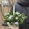 Композиция «Серебряный иней» с хвоей, свечой и новогодним декором