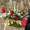 Композиция «Рождественский очаг» с хвоей, свечой и праздничным декором