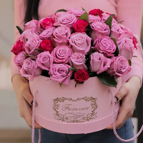 Коробка «Карамельный купол» из 51 розовой розы (местная, 40 см)