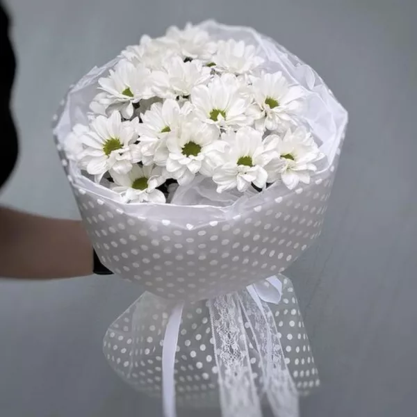 Букет из 3 белых кустовых хризантем