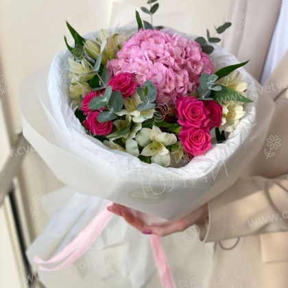 Сборный букет с гортензией "Теплое лето"