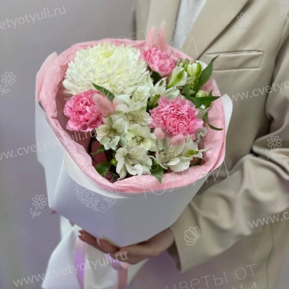 Сборный букет с одноголовой хризантемой "Нежное лето"