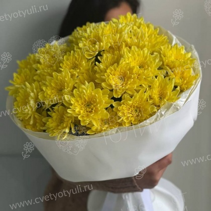 Букет из 9 желтых кустовых хризантем