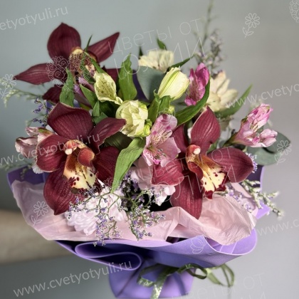 Букет «Лиловая мечта» с орхидеями цимбидиум и альстромерией