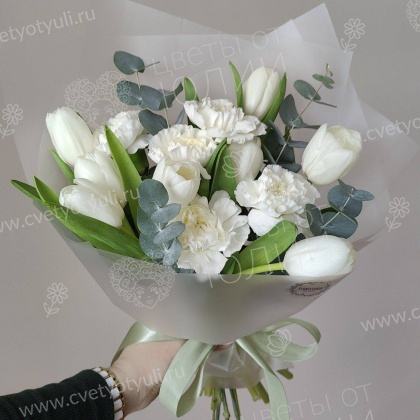 Букет «Нежность весны» с тюльпанами и гвоздиками