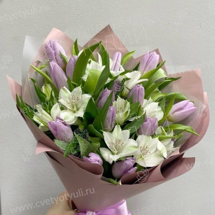 Букет «Лавандовый рассвет» с тюльпанами и альстромериями