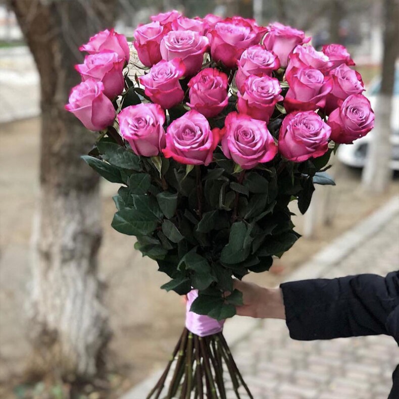 Букет из 25 розовых роз 60 см